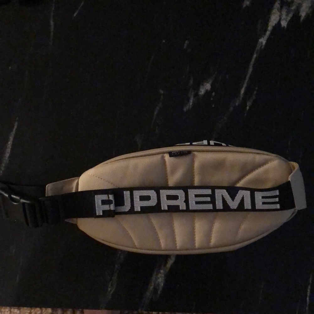 Supreme Fanny Pack - Picture 2 of 3